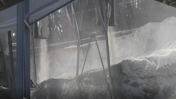 골재 이송 과정에서 비산먼지를 다량 배출하는 사업장. 부산시 제공