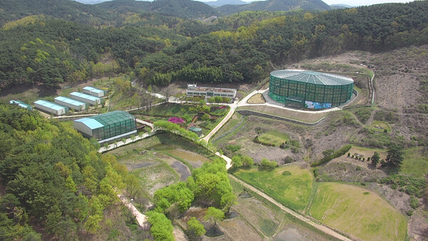 따오기복원센터 전경. 창녕군 제공