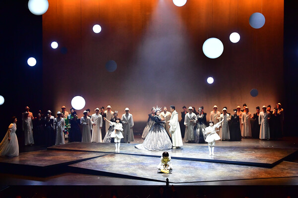 국립오페라단 마술피리 공연의 한 장면. 사천시 제공