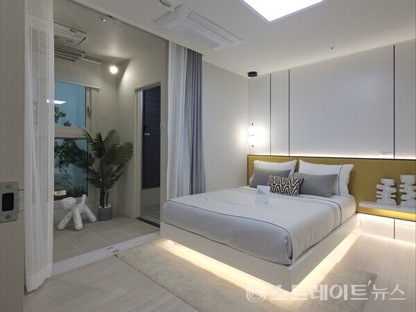 ◇ '원종 휴먼빌 클라츠' 견본주택 내 전용면적 46㎡형 모델룸의 침실1. (사진=이준혁 기자)