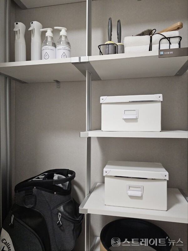 ◇'시티오씨엘 7단지' 견본주택의 59㎡형 모델룸 내 펜트리(현관펜트리). (사진=이준혁 기자)