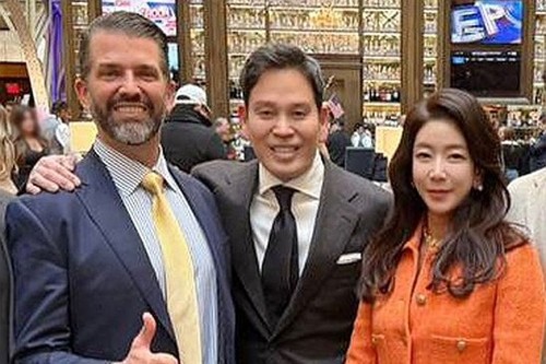 정용진 신세계그룹 회장과 부인 한지희 여사가 지난 1월18일(현지시간) 미국 워싱턴DC에서 트럼프 주니어를 만났다. 사진=연합뉴스