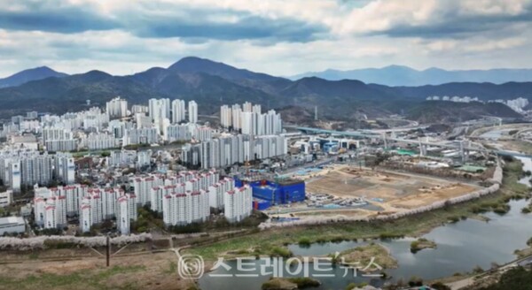 HL디앤아이한라가 울산광역시 울주군 범서읍 태화강변 택지지구 S1블럭에 분양 중인 ‘태화강 에피트'의 입지. 한국부동산원 청약홈은 29일 실시한 이 단지 1순위 청약에서 44.37 대 1의 평균 경쟁률을 기록했다고 밝혔다. 김태현 기자