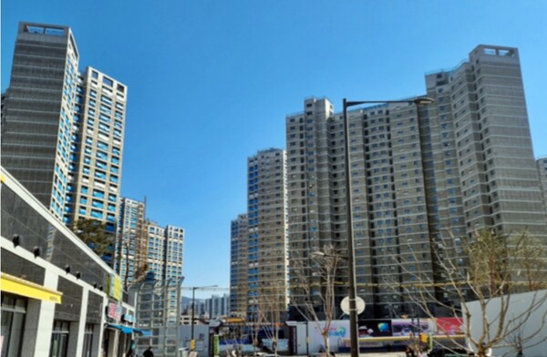 한국부동산원 청약홈은 29일 1순위 청약 접수 결과, 제일건설의 ‘의왕고천 제일풍경채'가 21.58 대 1의 호성적을 거뒀다고 밝혔다. 김태현 기자