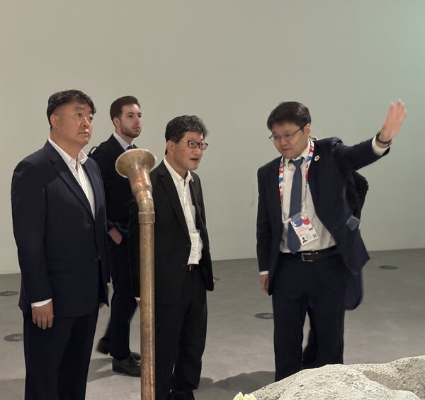 하마다 세이지 고치현 지사가 지난 7일 일본 오사카 엑스포 한국관을 관람하고 있다.사진/전남도