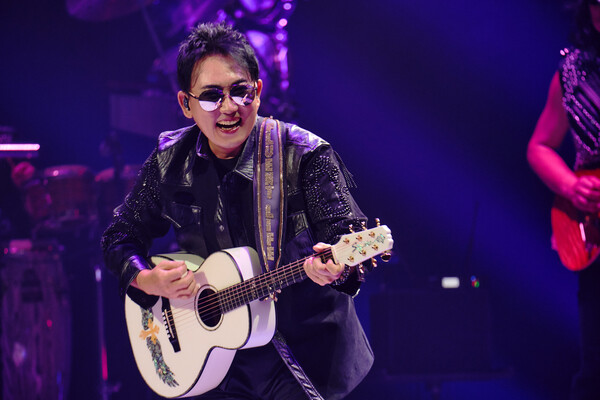 가수 이승철의 공연 모습. 사천시 제공