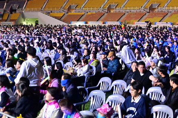 2025년 경남도민체전과 진주논개제 기간 중 진주종합경기장에 수많은 관객이 운집한 모습. 진주시 제공