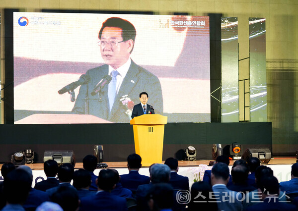 김영록 지사가 15일 국립소록도병원에서 열린 ‘제22회 한센인의 날 기념식’에서 축사를 하고 있다.사진/전남도