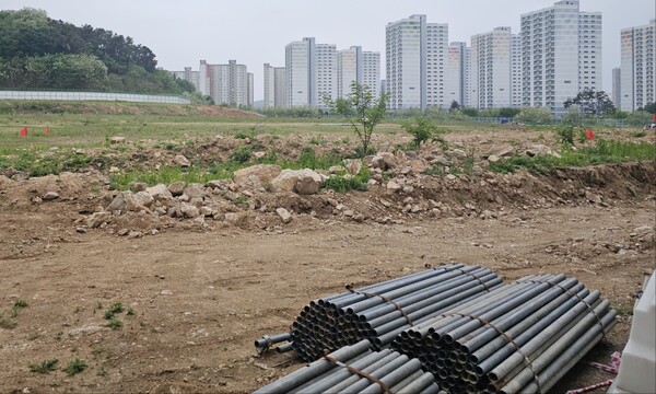 GH와 태영건설이 경기도 화성시 산척동 746번지 일원에 공급하는 ‘동탄 꿈의숲 자연앤 데시앙’의 건설현장. 청약홈은 20일 실시한 이 단지 일반공급 1순위 청약 결과, 평균 37.88 대 1의 경쟁률을 기록했다고 밝혔다. 이준혁 기자
