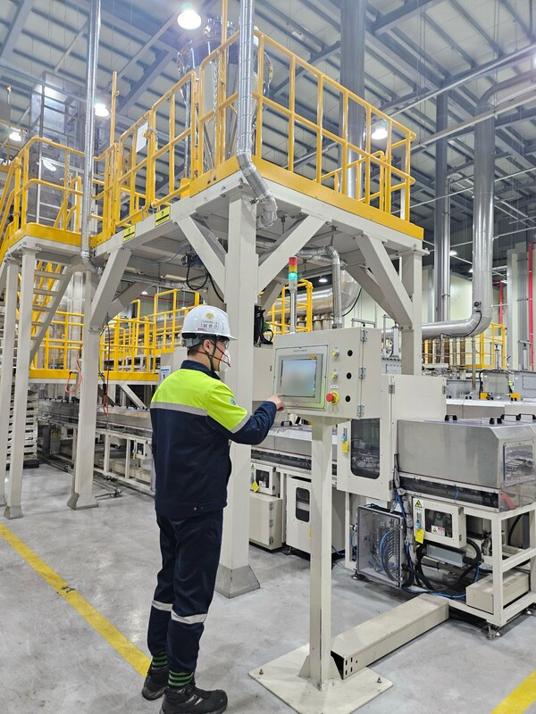 포스코퓨처엠이 세종 기술연구소 파일럿 플랜트에서 LMR 양극재 제품 생산을 테스트하고 있다. 포스코퓨처엠 제공