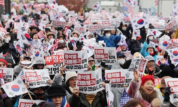 1월 5일 서울 용산 한남동 대통령 관저 앞 보수단체의 '탄핵 반패' 시위. 연합뉴스 
