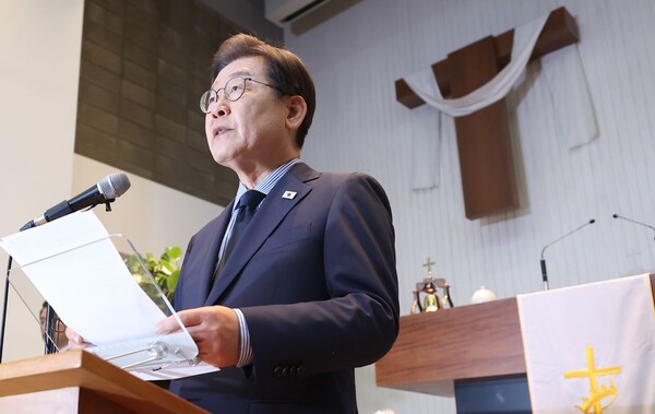 더불어민주당 이재명 대선 후보가 2일 경기 성남시 수정구 성남주민교회에서 기자회견을 하고 있다. 연합뉴스. 