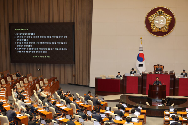 5일 국회 본회의에서 내란 특검법과 김건희 여사 특검법, 채해병 특검법 등 3대 특검법과 검사징계법이 상정되고 있다. 사진=연합뉴스