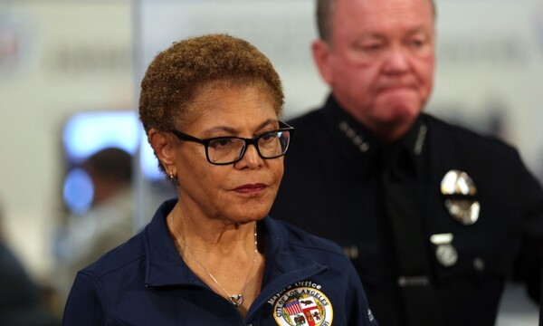 지난 9일 시위 관련 기자회견하는 캐런 배스 로스엔젤레스 시장. AFP/연합뉴스