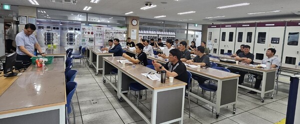 전남교육청교육연수원 시설관리 직렬 현장 맞춤형 위탁연수가 진행되고 있다.사진/전남교육청