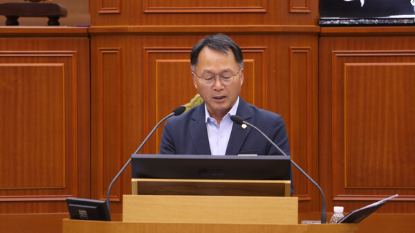 '신설 기후에너지부 광주·전남 공동혁신도시 나주 유치 촉구 건의안'을 대표 발의한 김강정 의원.사진/나주시의회