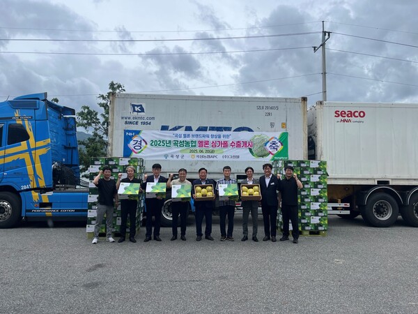 취약계층을 위해 주거환경 개선사업을 펼치고 있는 죽곡면 우리동네복지기동대원들.사진/곡성군