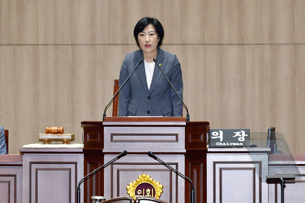 신수정 의장이 23일 열린 제333회 임시회 개회사를 진행하고 있다./광주시의회