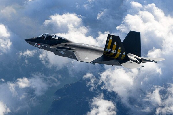 비행중인FK-21 복좌형 4호기의 모습. ⓒKAI