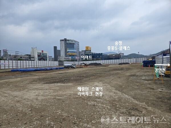 28일 오전 광주시 역동 이마트 광주점 인근에서 예비 청약자들이 쇄도, 모델하우스가 북적인 '해링턴 스퀘어 리버파크' 건설현장. 청약홈은 30일 특별공급에 이어 7월 1일 일반공급 1~2순위 청약을 실시한다. 김태현 기자