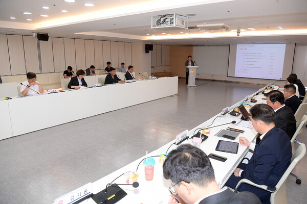 '광천터미널 도시계획변경 사전협상 제1차 협상조정협의회'가 2일 시청 중회의실에서개최됐다./광주시