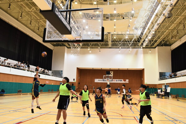 청소년 농구대회의 한 장면. ⓒ진주시