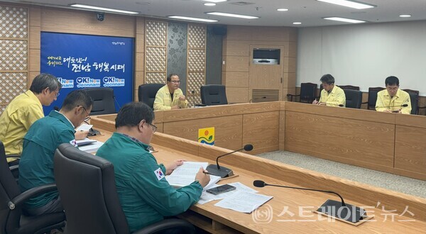 전남도는 4일 농업 분야 폭염 대응을 위해 관계기관 영상회의를 개최하고 있다.사진/전남도