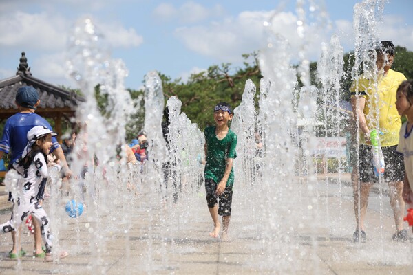 홍길동테마파크 바닥분수.사진/장성군