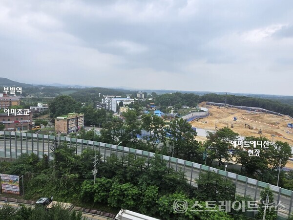 HL디앤아이한라가 경강선 부발역 초역세권에 분양 중인 '부발역 에피트 에디션'은 부발역과 아미초교 접근성이 탁월, 7일 특별공급에 이어 일반공급에서도 1차 '부발역 에피트'보다 성적이 양호할 전망이다. 김태현 기자