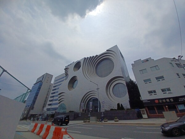 대우건설과 두산건설 컨소시엄이 서울시 영등포구 영등포동5가 32-8번지 일원에 공급하는 '리버센트 푸르지오 위브'의 견본주택이 강남구 영동대로 대우건설의 '써밋갤러리'에 마련됐다. 김태현 기자