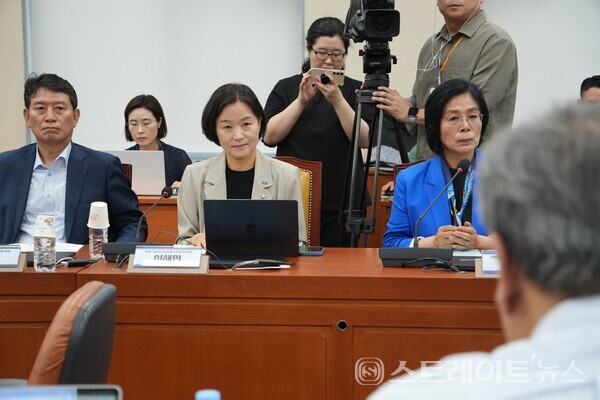 지난 1일 국회의원회관에서 열린 '공영방송 복원을 위한 방송3법 개정 긴급토론회'에 참석한 이해민 의원. 의원실.