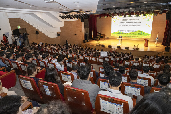 이영조 한국중부발전 사장이 기념사를 하고 있다.