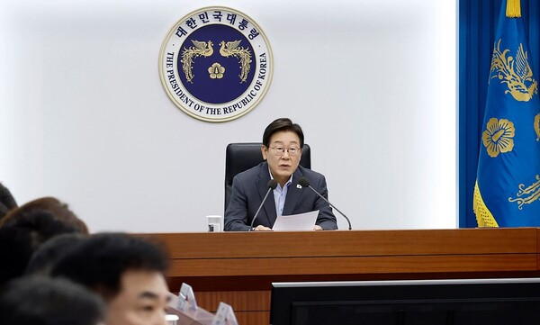 이재명 대통령이 10일 서울 용산 대통령실 청사에서 열린 3차 수석·보좌관 회의에서 발언하고 있다. 대통령실사진기자단/연합뉴스. 