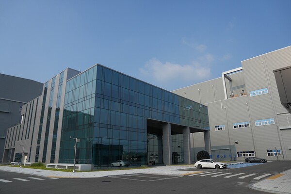 엘앤에프 대구 구지 3공장 전경. 엘앤에프 제공