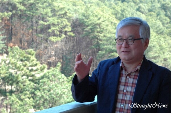 20년 연구 결과 ‘건강기초의학대람Ⅰ’을 펴낸 천병수 박사. 김태현 기자