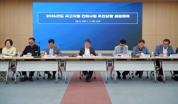 나주시는 지난 11일 시청 대회의실에서 ‘2026년도 국고지원 건의사업 확보활동 중간점검 회의’를 열고 사업 추진 상황과 부서별 애로사항을 공유하며 대응전략을 집중 점검했다.사진/나주시