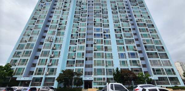 민중기 특별검사팀이 건진법사 전성배 씨 관련 청탁 의혹 수사 관련 15일 국민의힘 소속 박창욱 경북도의원 주거지에 대한 압수수색을 실시했다.(사진=스트레이트뉴스)