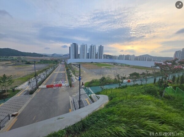 중흥토건이 검단신도시 AA24블록에 공급하는 ‘검단역 중흥S-클래스’의 건설현장. 김태현 기자