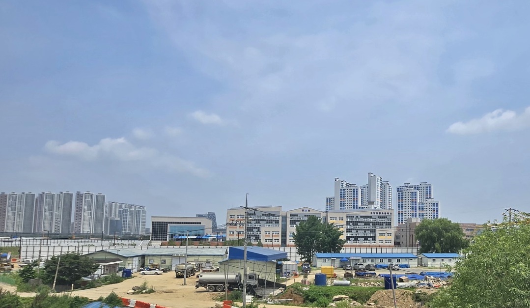 LH의 경기 고양시 고양장항지구 S1블록에서 바라본 일산서구 킨텍스 방향 초고층 아파트. 김태현 기자