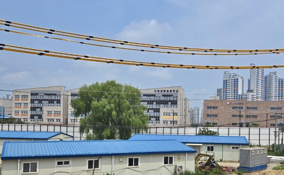 LH가 경기 고양시 고양장항지구 S1블록에서 선보인 공공분양의 입주자 자녀가 다닐 유치원과 초등학교. 김태현 기자