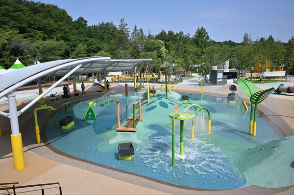 19일 개장하는 북구 중외공원 내 생태예술놀이정원 물놀이장./광주시립미술관