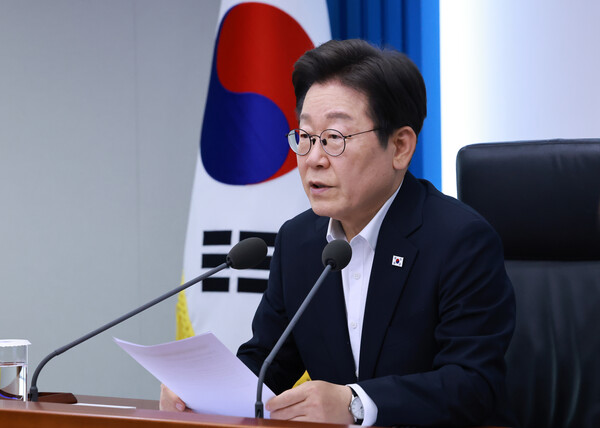 이재명 대통령이 17일 서울 용산 대통령실 청사에서 열린 4차 수석·보좌관 회의에서 발언하고 있다. 연합뉴스. 