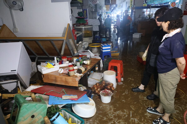 17일 오전 집중호우로 침수된 충남 당진시 읍내동 당진어시장. 연합뉴스. 