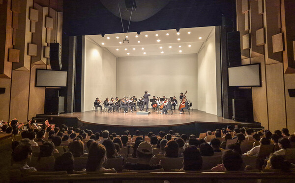 지난 10일 수원 경기아트센터 소극장에서 열린 '찾아가는 음악회'. 교보생명 제공.