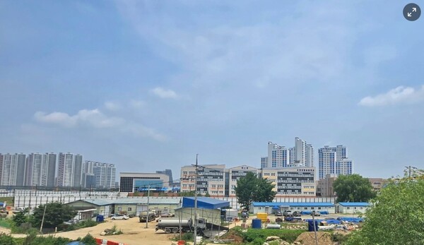 LH의 경기 고양시 고양장항지구 S1블록에서 바라본 일산서구 킨텍스 방향 초고층 아파트. 김태현 기자