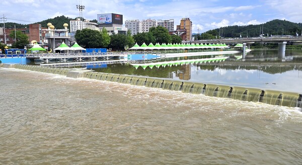 경북 봉화군이 내성천 가동보 설치공사를 마무리하며 친수공간 조성, 지역축제 활성화, 재해예방 효과가 기대된다.(사진=봉화군)