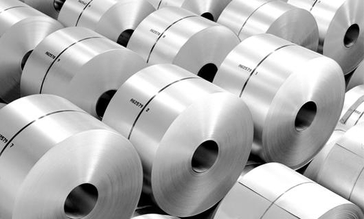 트럼프 대통령이 예고한 상호관세 25% 부과가 8월부터 본격화되면 수출이 크게 줄어들 수 있어 국내 기업들의 경기 전망이 꺽이고 있는 것으로 확인됐다. 사진은 관세 영향으로 타격이 큰 대표적인 철강산업에서 생산한 열연강판. 현대제철 제공