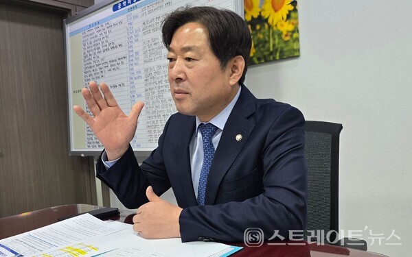 더불어민주당 황명선 의원. 설인호 기자.