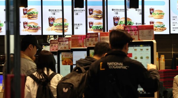 서울 시내 한 롯데리아 매장. 연합뉴스