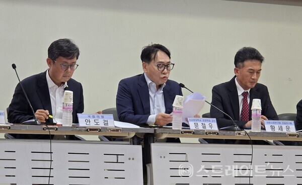 더불어민주당 안도걸 의원이 주최한 '가치안정형 디지털자산의 발행 및 유통에 관한 법률' 입법 설명회 및 기자간담회가 30일 국회의원회관에서 개최됐다. 설인호 기자.